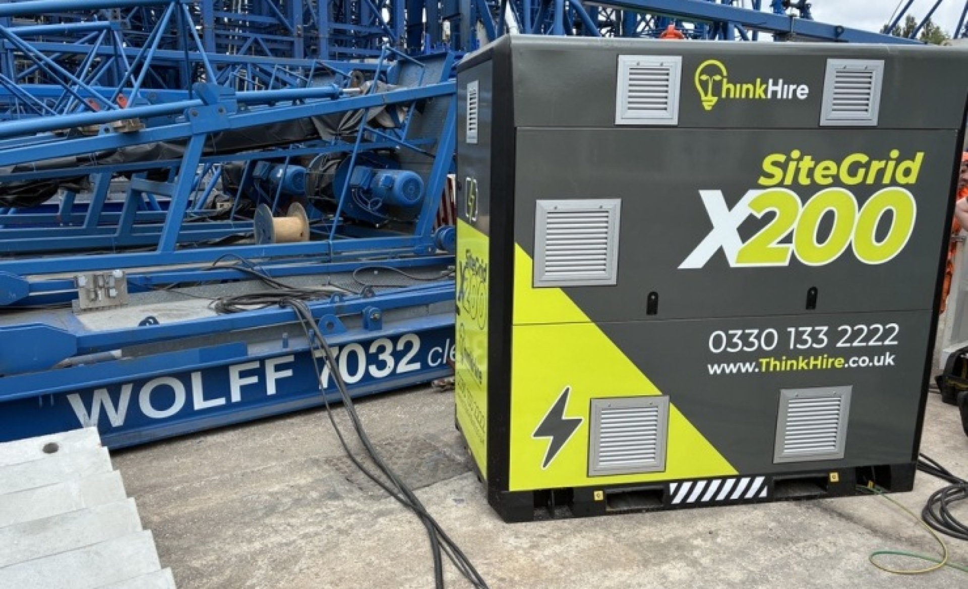 How Hybrid Generator Hire Cuts Costs and Emissions on Site