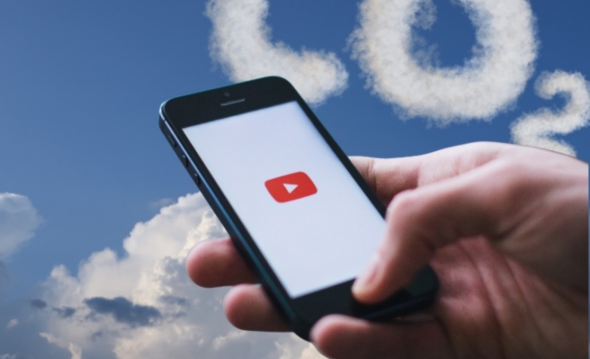 The Carbon Cost of Streaming in Your Mobile Welfare Unit